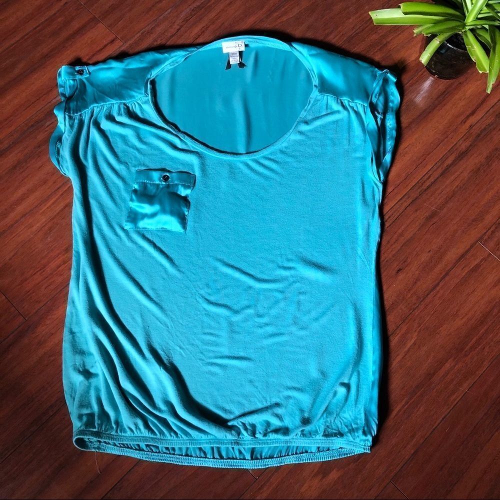 Women's Turquoise Scoop Neck Pocket Top